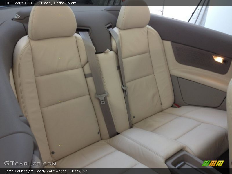 Black / Cacite Cream 2010 Volvo C70 T5