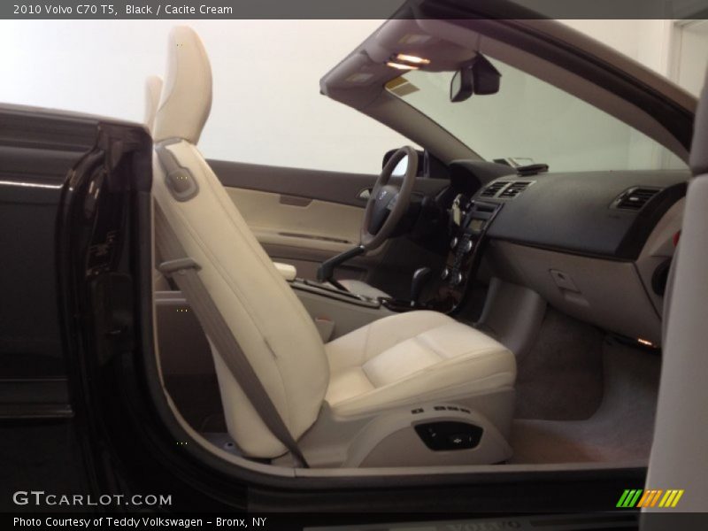 Black / Cacite Cream 2010 Volvo C70 T5
