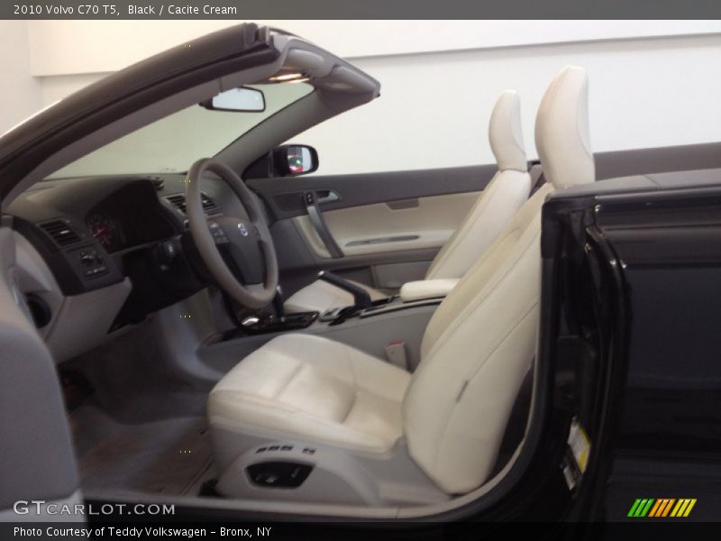 Black / Cacite Cream 2010 Volvo C70 T5