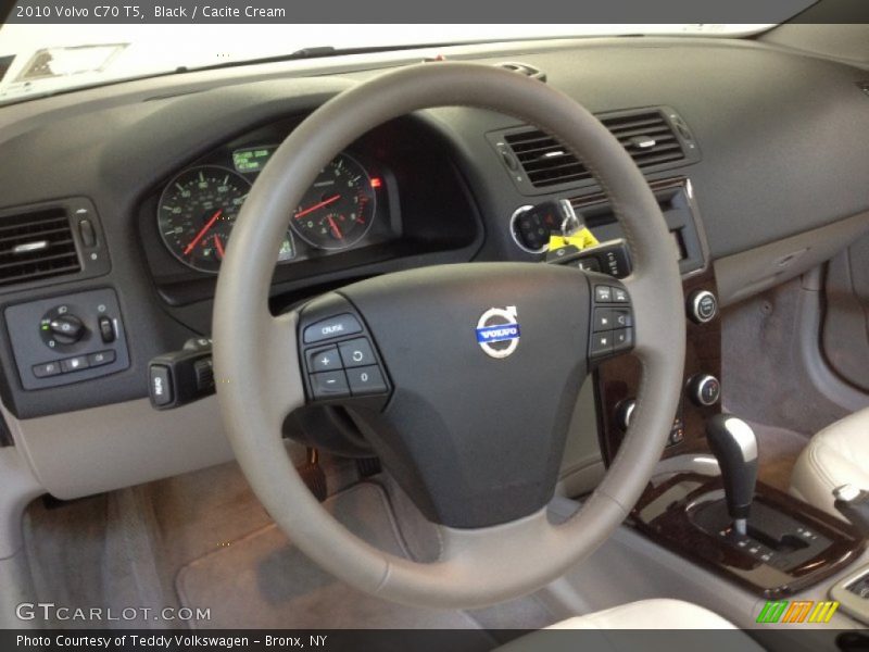 Black / Cacite Cream 2010 Volvo C70 T5