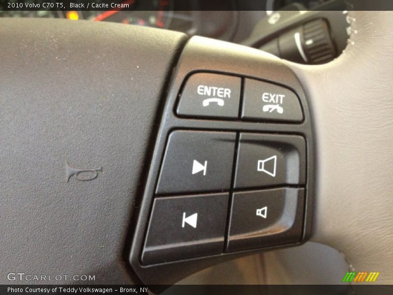 Black / Cacite Cream 2010 Volvo C70 T5