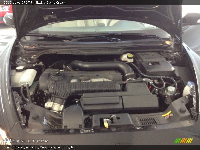 Black / Cacite Cream 2010 Volvo C70 T5