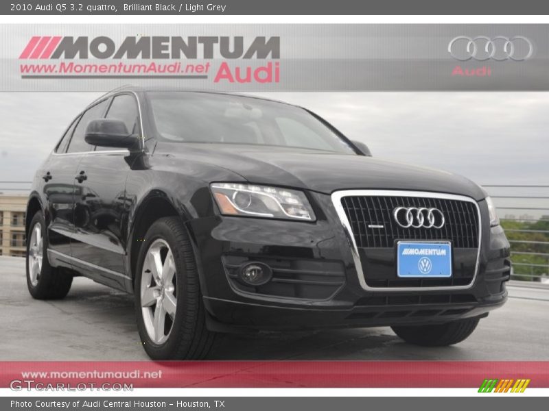 Brilliant Black / Light Grey 2010 Audi Q5 3.2 quattro