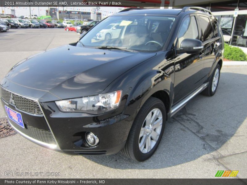 Labrador Black Pearl / Black 2011 Mitsubishi Outlander SE AWD
