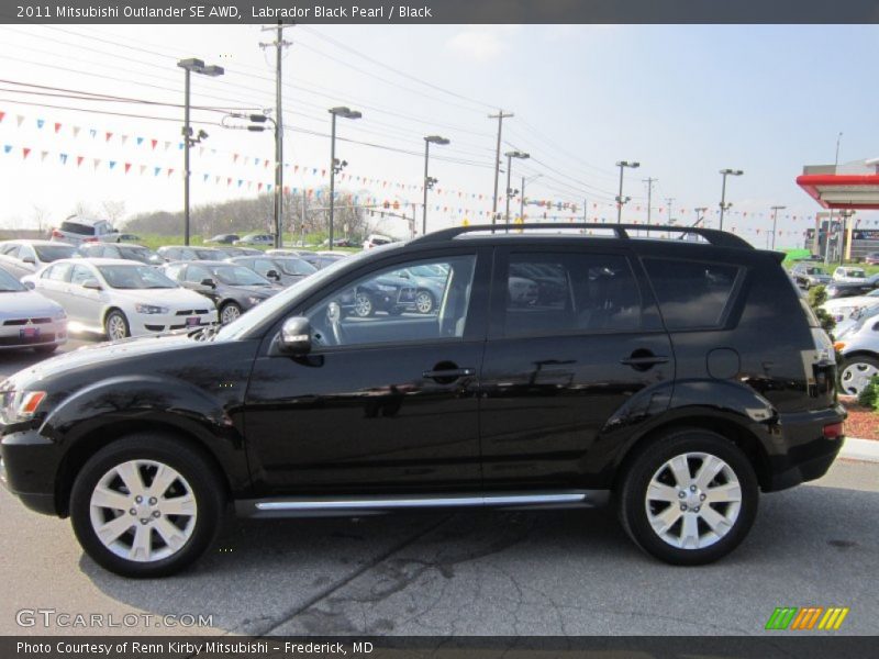 Labrador Black Pearl / Black 2011 Mitsubishi Outlander SE AWD