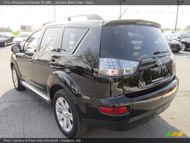 Labrador Black Pearl / Black 2011 Mitsubishi Outlander SE AWD
