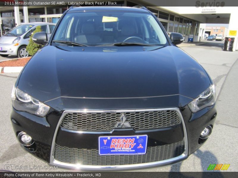 Labrador Black Pearl / Black 2011 Mitsubishi Outlander SE AWD