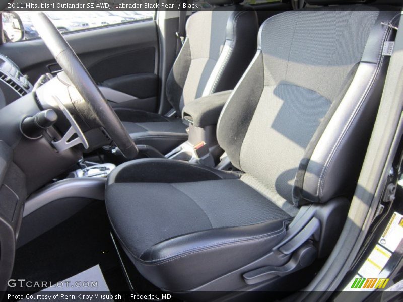 Labrador Black Pearl / Black 2011 Mitsubishi Outlander SE AWD