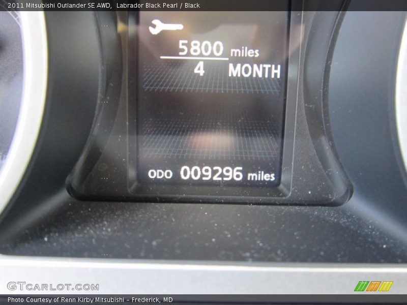 Labrador Black Pearl / Black 2011 Mitsubishi Outlander SE AWD