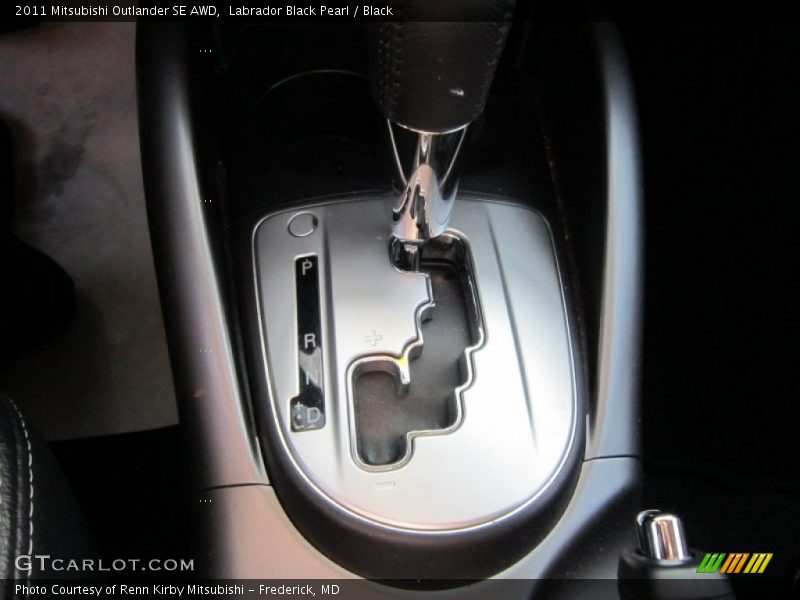 Labrador Black Pearl / Black 2011 Mitsubishi Outlander SE AWD