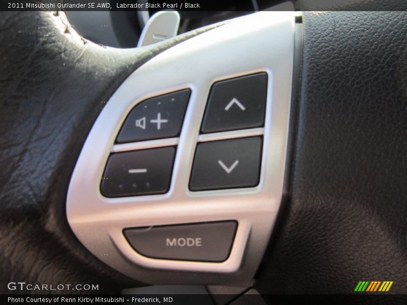 Labrador Black Pearl / Black 2011 Mitsubishi Outlander SE AWD
