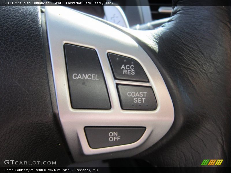 Labrador Black Pearl / Black 2011 Mitsubishi Outlander SE AWD