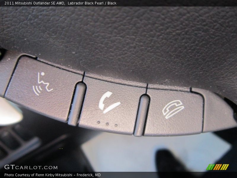 Labrador Black Pearl / Black 2011 Mitsubishi Outlander SE AWD