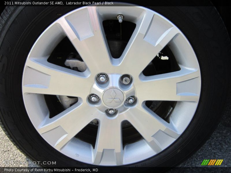Labrador Black Pearl / Black 2011 Mitsubishi Outlander SE AWD