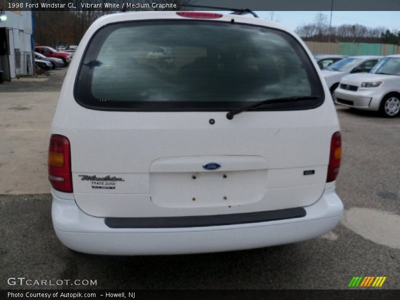 Vibrant White / Medium Graphite 1998 Ford Windstar GL