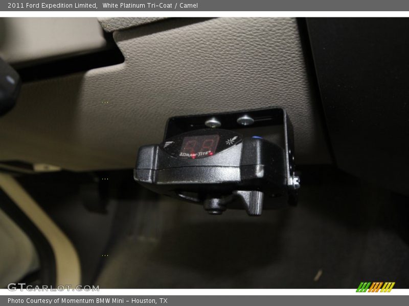 White Platinum Tri-Coat / Camel 2011 Ford Expedition Limited