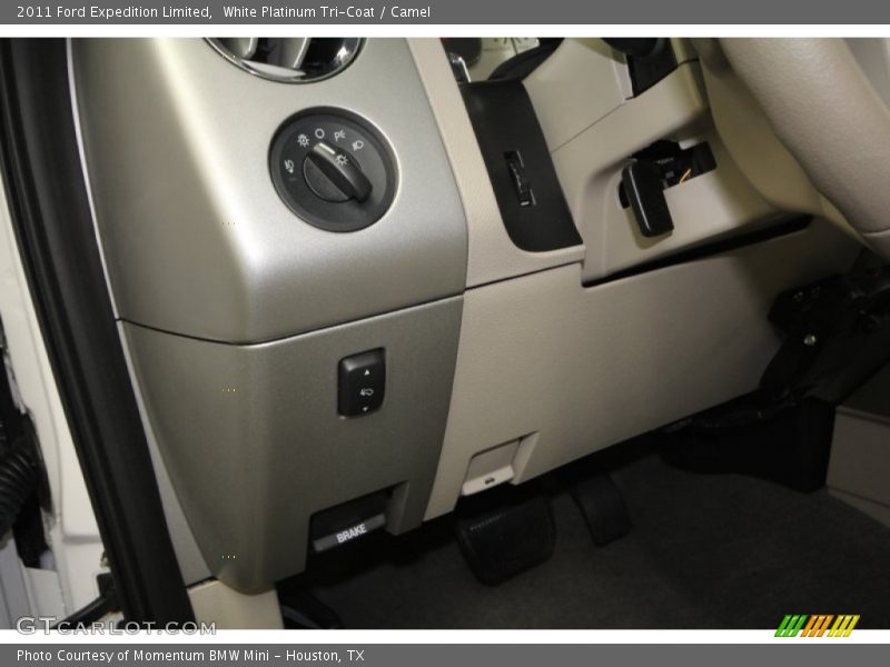 White Platinum Tri-Coat / Camel 2011 Ford Expedition Limited