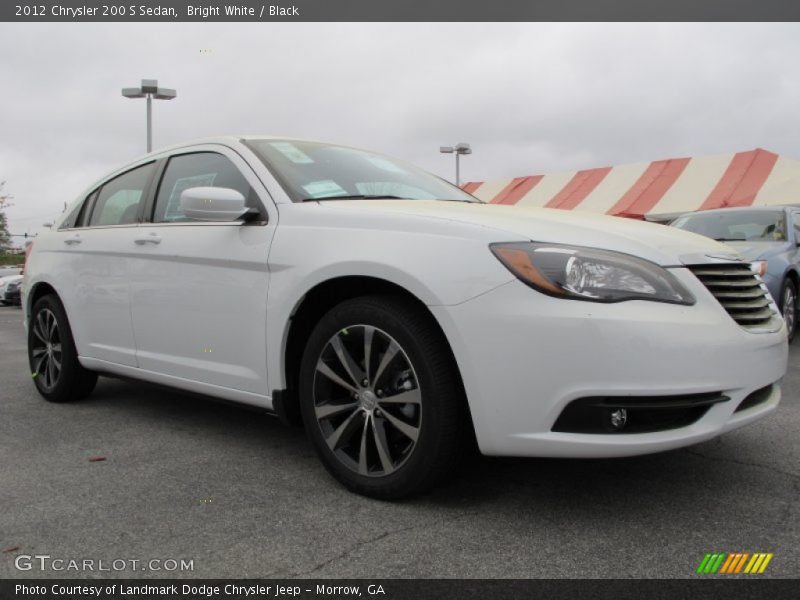 Front 3/4 View of 2012 200 S Sedan