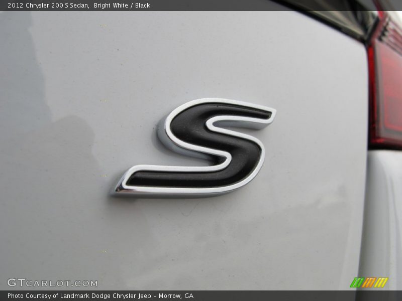  2012 200 S Sedan Logo