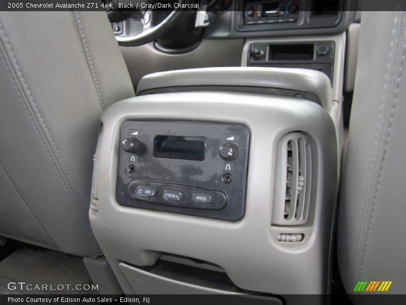 Black / Gray/Dark Charcoal 2005 Chevrolet Avalanche Z71 4x4