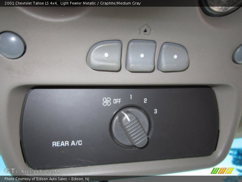 Light Pewter Metallic / Graphite/Medium Gray 2001 Chevrolet Tahoe LS 4x4