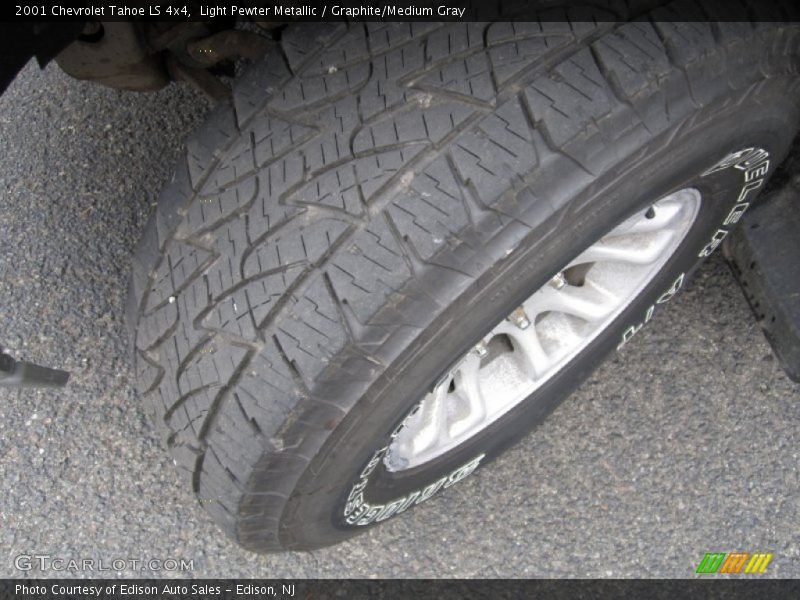 Light Pewter Metallic / Graphite/Medium Gray 2001 Chevrolet Tahoe LS 4x4
