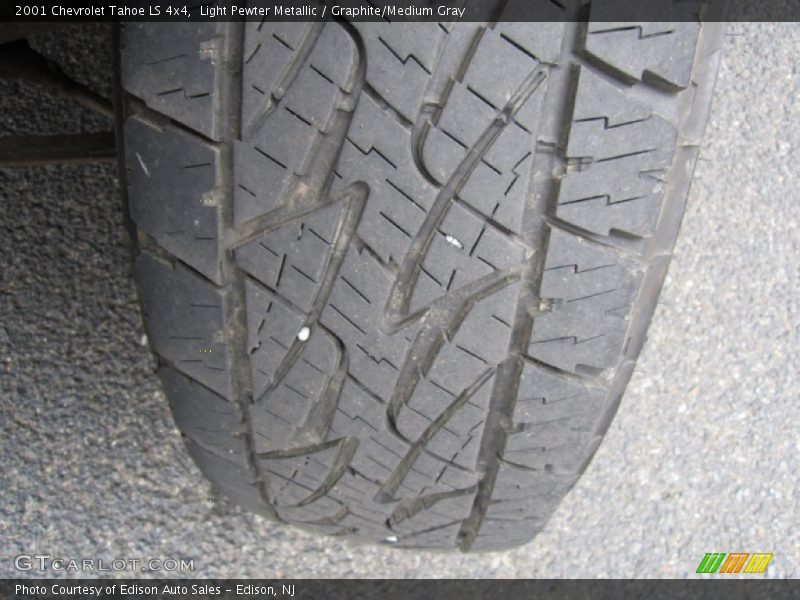 Light Pewter Metallic / Graphite/Medium Gray 2001 Chevrolet Tahoe LS 4x4