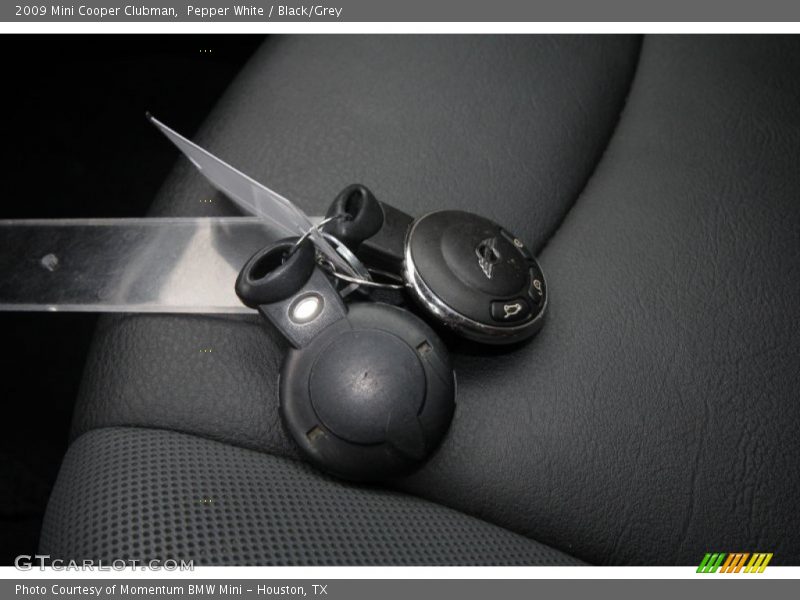Pepper White / Black/Grey 2009 Mini Cooper Clubman