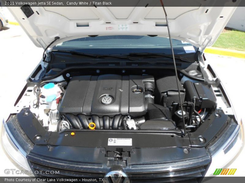 Candy White / Titan Black 2011 Volkswagen Jetta SE Sedan