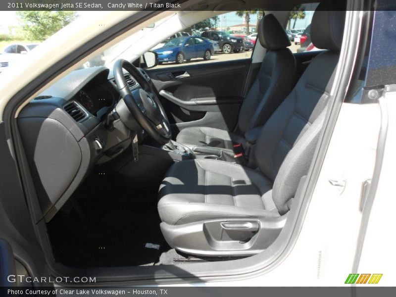 Candy White / Titan Black 2011 Volkswagen Jetta SE Sedan