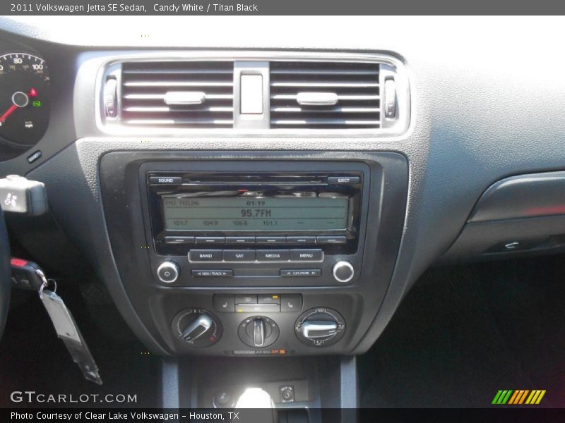 Candy White / Titan Black 2011 Volkswagen Jetta SE Sedan