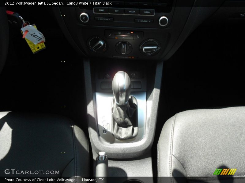 Candy White / Titan Black 2012 Volkswagen Jetta SE Sedan