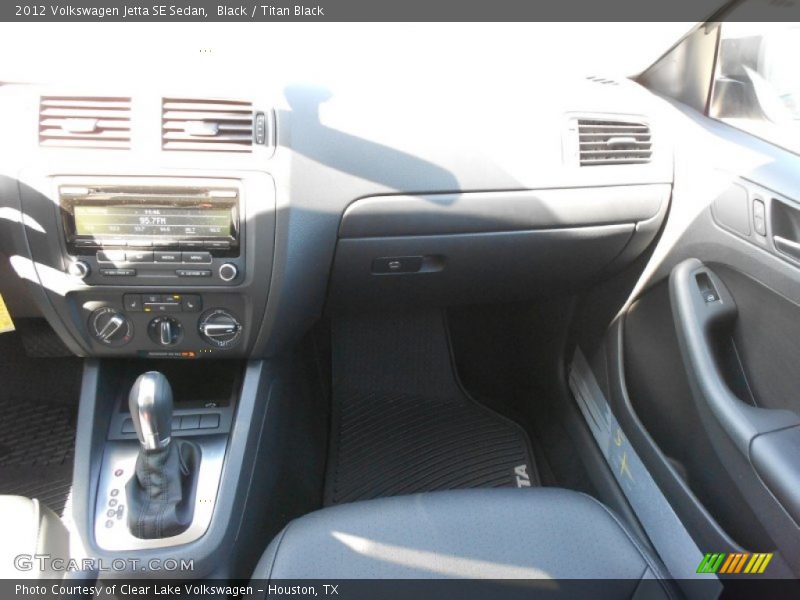 Black / Titan Black 2012 Volkswagen Jetta SE Sedan