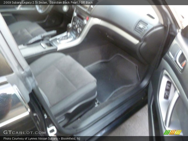 Obsidian Black Pearl / Off Black 2009 Subaru Legacy 2.5i Sedan