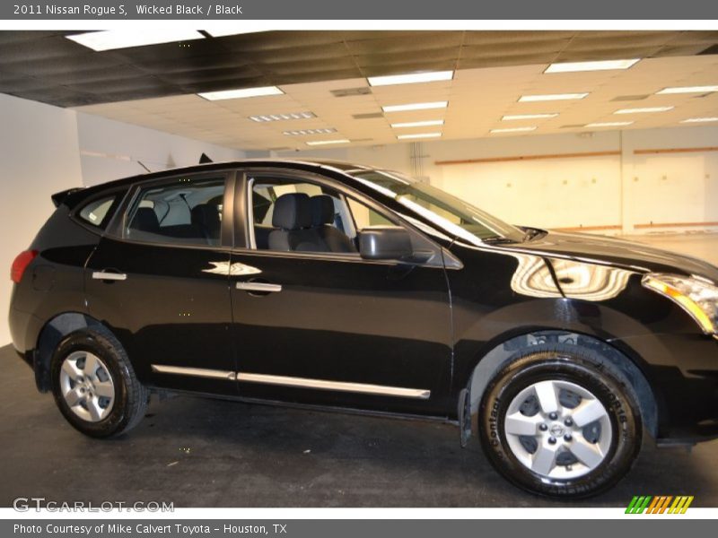 Wicked Black / Black 2011 Nissan Rogue S