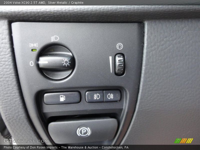 Silver Metallic / Graphite 2004 Volvo XC90 2.5T AWD