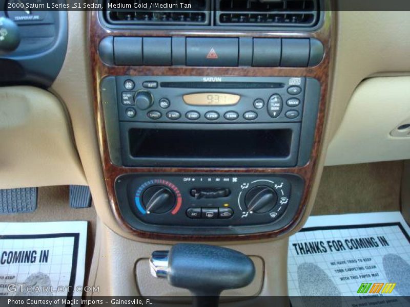 Medium Gold / Medium Tan 2000 Saturn L Series LS1 Sedan