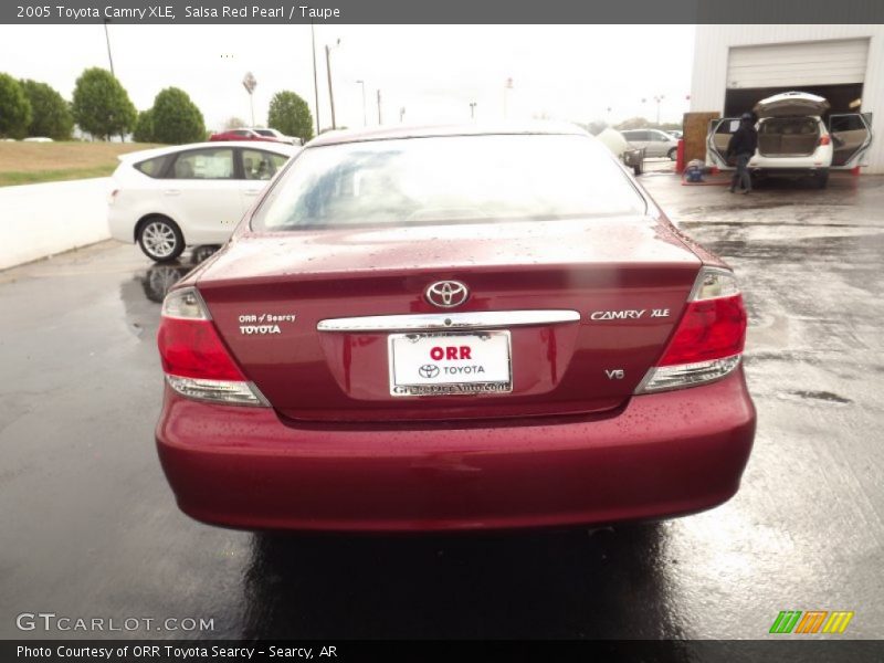Salsa Red Pearl / Taupe 2005 Toyota Camry XLE