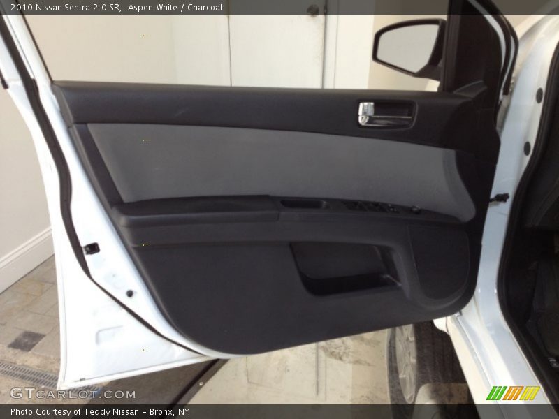 Aspen White / Charcoal 2010 Nissan Sentra 2.0 SR