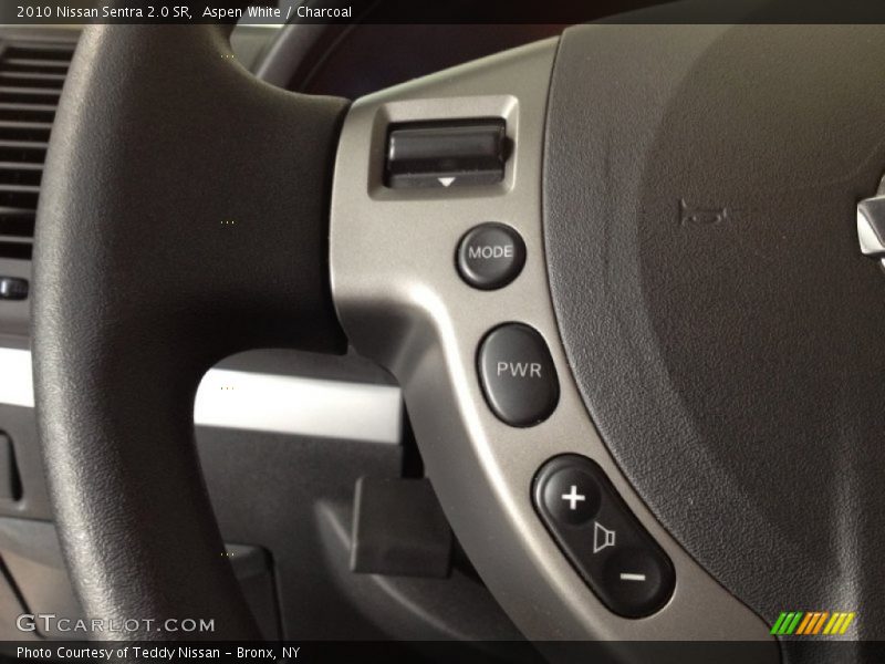 Aspen White / Charcoal 2010 Nissan Sentra 2.0 SR