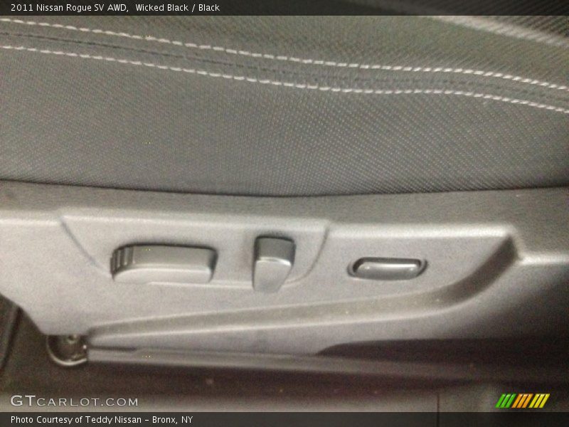 Wicked Black / Black 2011 Nissan Rogue SV AWD
