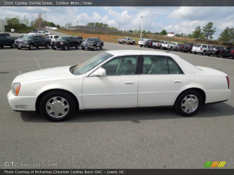 Cotillion White / Shale 2005 Cadillac DeVille Sedan