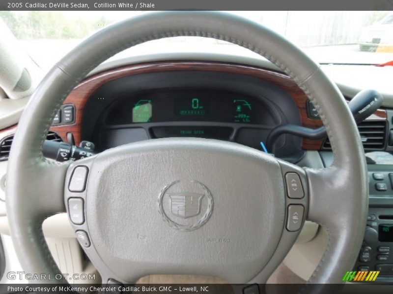 Cotillion White / Shale 2005 Cadillac DeVille Sedan