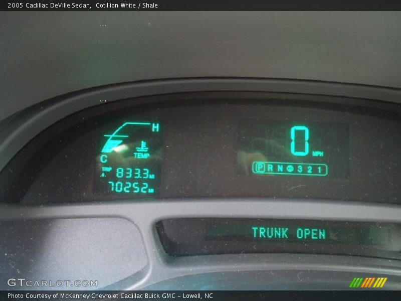 Cotillion White / Shale 2005 Cadillac DeVille Sedan