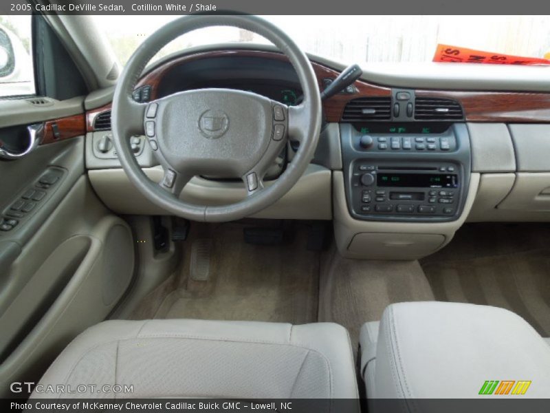 Cotillion White / Shale 2005 Cadillac DeVille Sedan