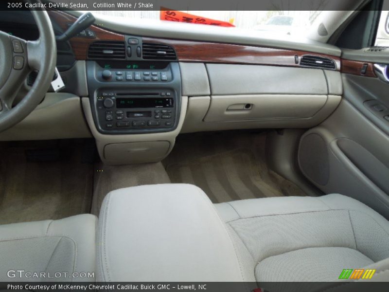Cotillion White / Shale 2005 Cadillac DeVille Sedan
