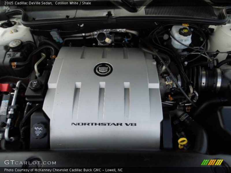 Cotillion White / Shale 2005 Cadillac DeVille Sedan