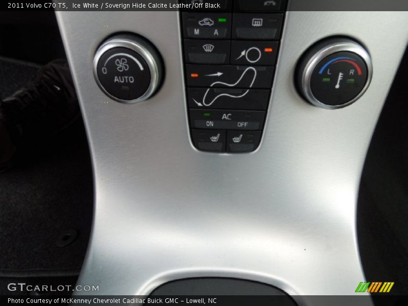 Ice White / Soverign Hide Calcite Leather/Off Black 2011 Volvo C70 T5