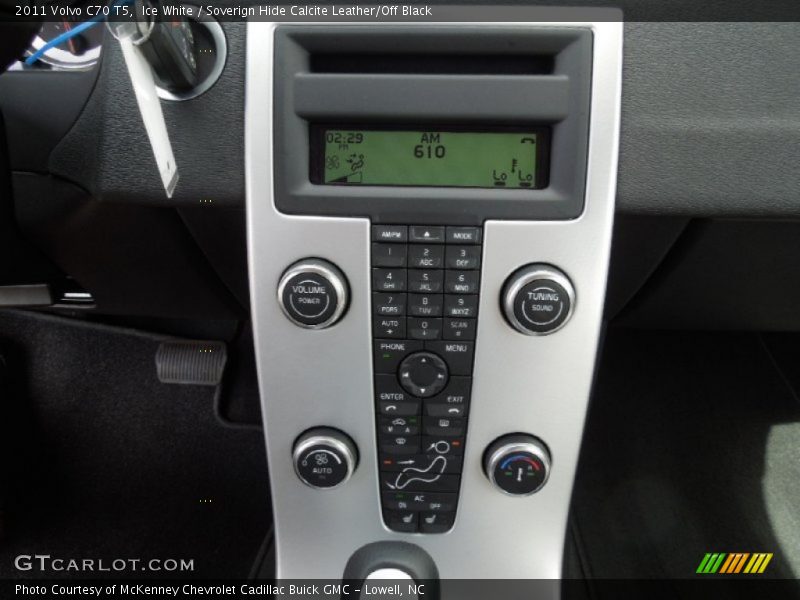 Ice White / Soverign Hide Calcite Leather/Off Black 2011 Volvo C70 T5