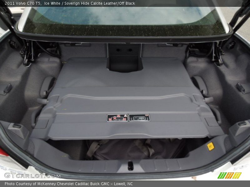 Ice White / Soverign Hide Calcite Leather/Off Black 2011 Volvo C70 T5